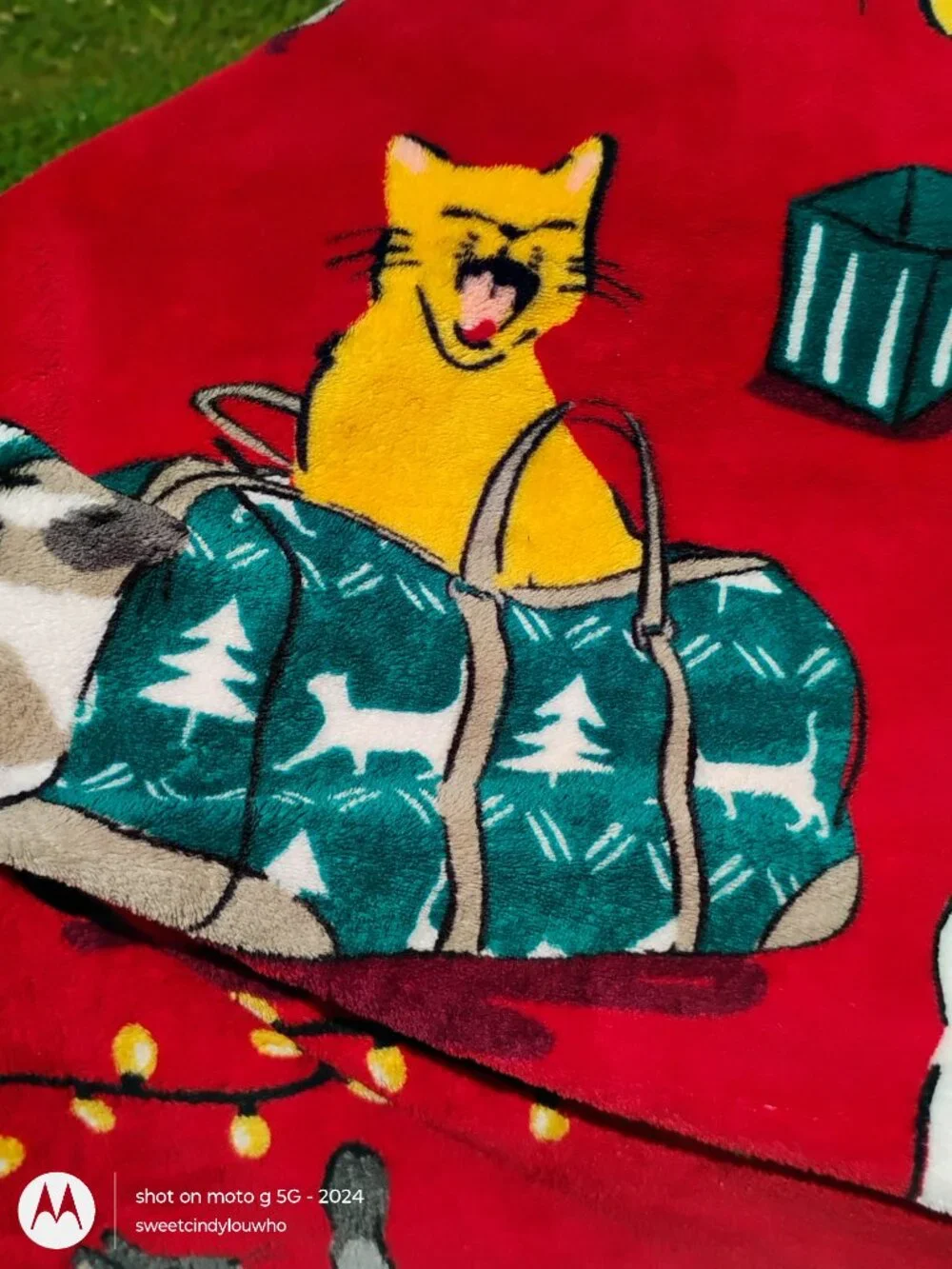 Vera Bradley red soft micro plush Christmas Cats holiday blanket 2020 w serial #